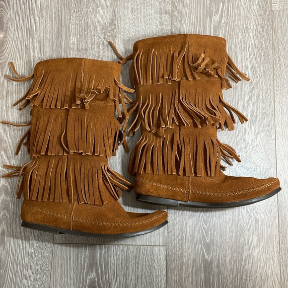 Minnetonka 3-Layer Fringe Boot Style 1632 Brown Suede Leather 8 - Picture 11 of 15